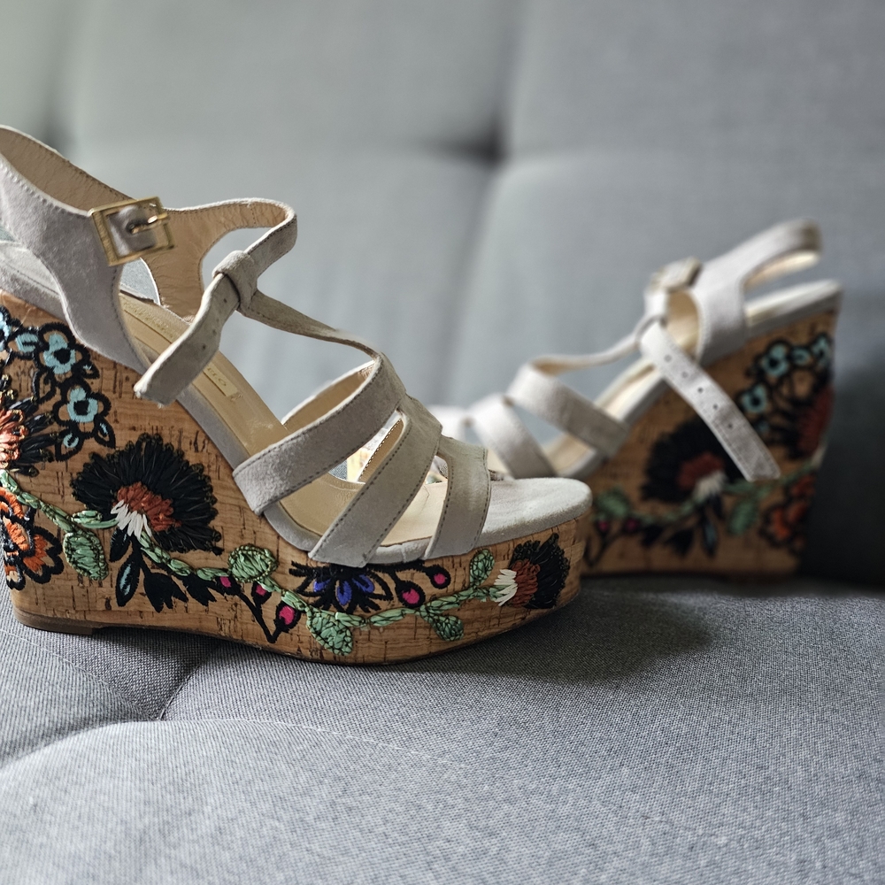 Paloma Barcelo White Wedges with Elegant Design